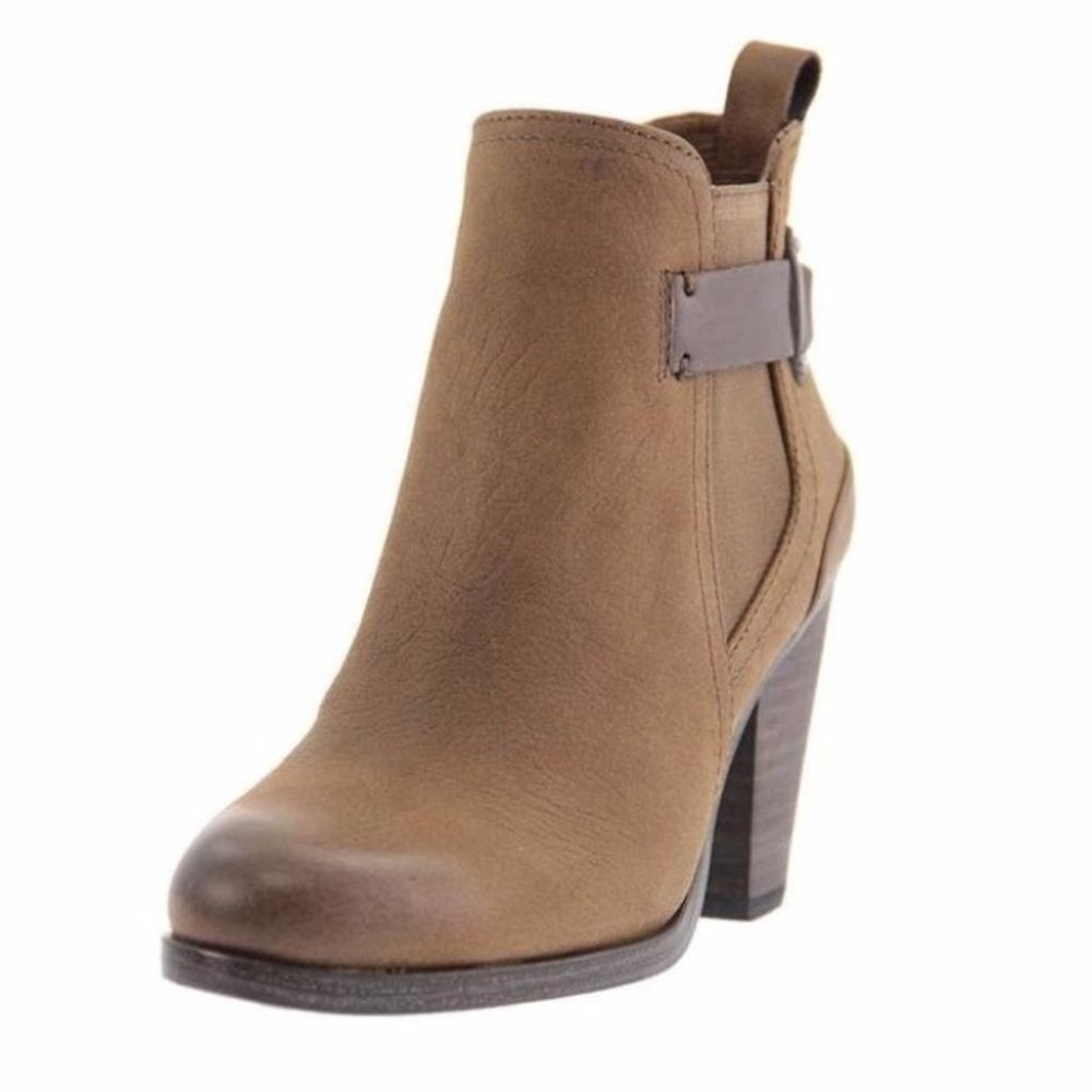 Vince Camuto brown Hayes Chunky leather ankle  bootie 5.5